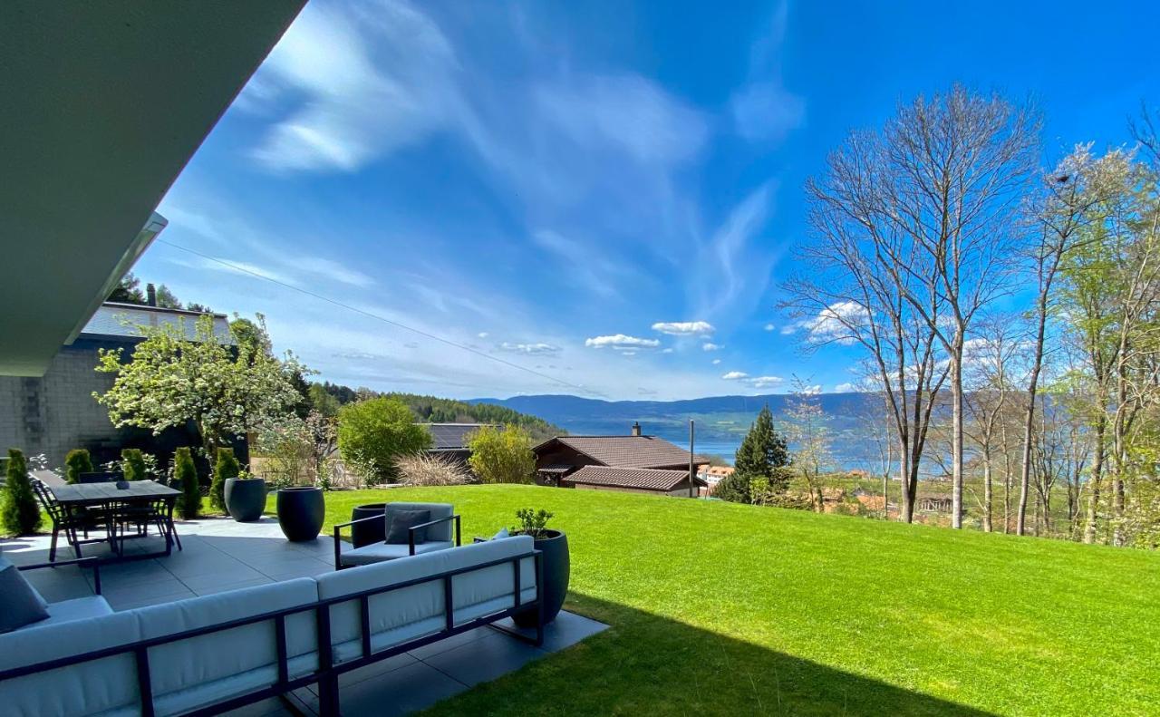 Lakeview With Two Bedrooms & Private Bathroom *
