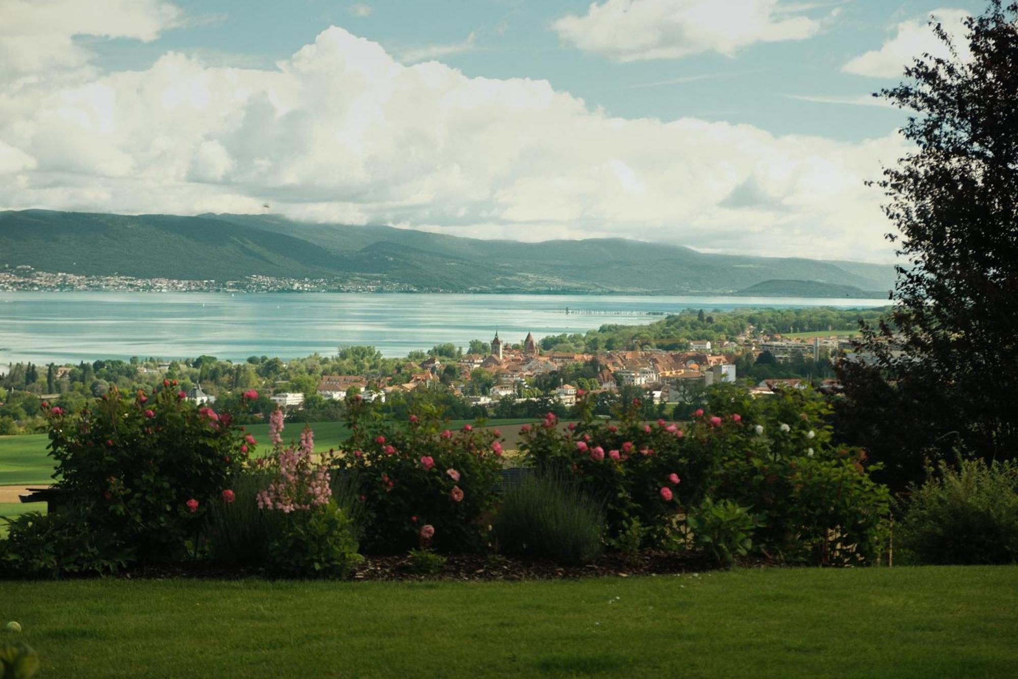 Accommodatie bij particulieren Lakeview With Two Bedrooms & Private Bathroom Chatillon (Fribourg)